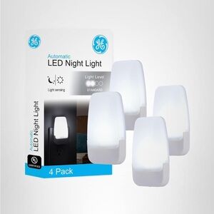 NWOT 4 Pack Automatic LED Night Light Cool White